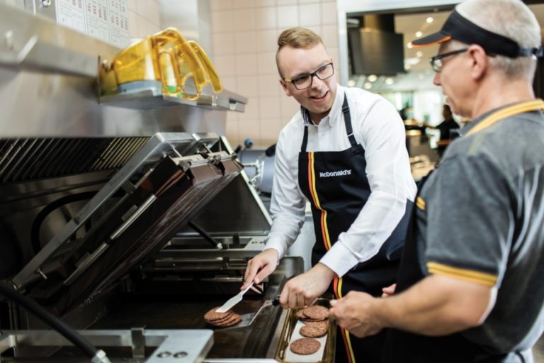 1 mln USD na szkolenia pracowników McDonald’s w Polsce