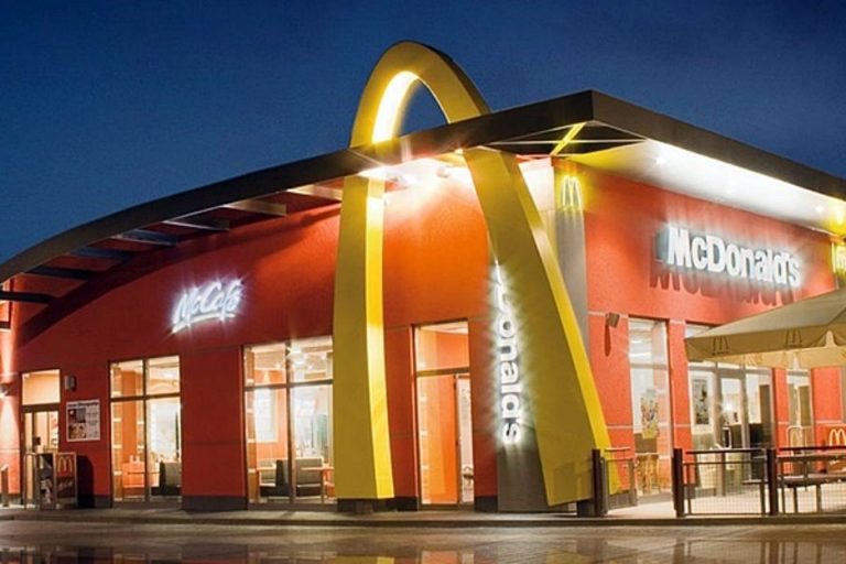 McDonald’s zmienił logo na czas epidemii koronawirusa
