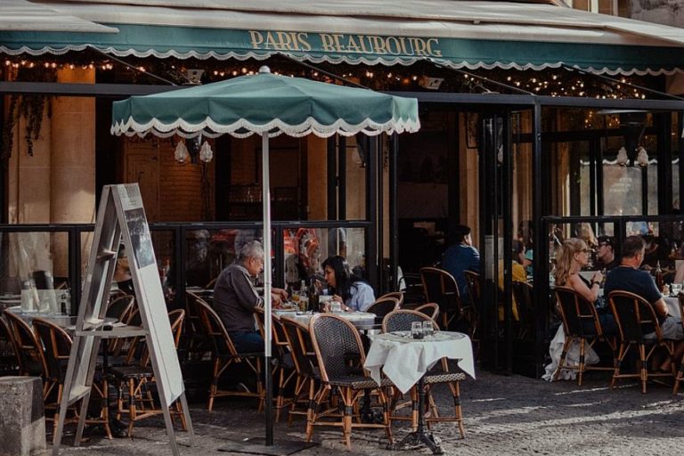 Francuscy restauratorzy zażądali otwarcia branży