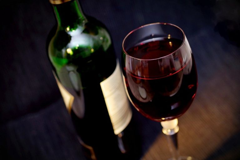 Producenci wina we Francji bankrutują z powodu koronawirusa